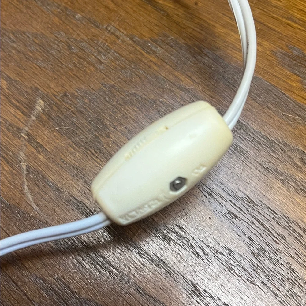 Department 56 Christmas Bakery Holiday Village House - Picture 8 of 10